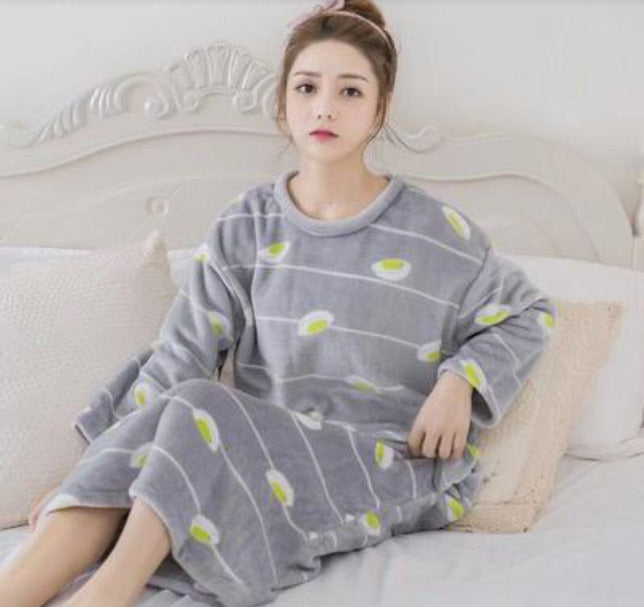 Pajama donne con velvet di corallo in inverno